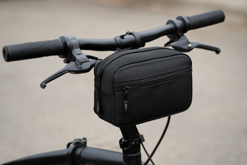 sacoche compacte fixée sur guidon pliant